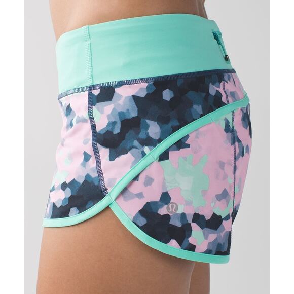 Lululemon Speed Shorts Size 6 Clouded Dreams Multi Menthol Teal Low Rise 2.5" - Picture 1 of 6